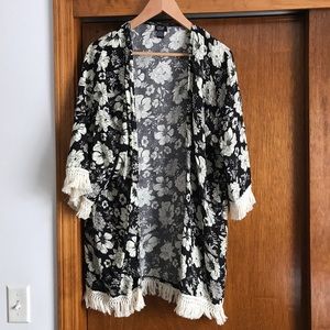 Beautiful b&w floral kimono